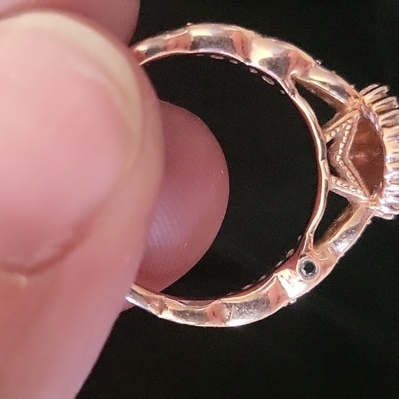 Vera Wang 14 karat gold teardrop cluster baguette sunburst - Picture 12 of 12